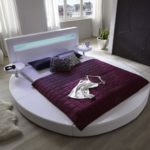 SAM® Polsterbett Tangram in weiß 180 x 200 cm Bett inklusive 2 Nachttischablagen und Beleuchtung im Kopfteil